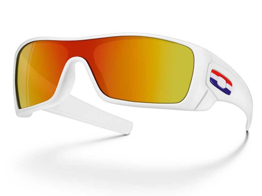 Солнцезащитыне очки Oakley
